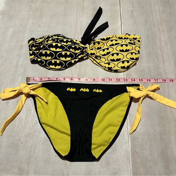 Hot Topic Batman Logo Bikini Set - Picture 2 of 6